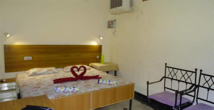 Hotel Sukhsadan 데라둔 외부 사진